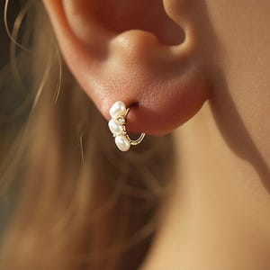 Pearl Huggie Earrings, Pearl Hoop, 18k Gold Filled Hypoallergenic earrings for Sensitive Ears, Personalized Dainty Hoop Earring Gift for Her