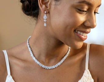 花嫁のための美しいブライダルジュエリーセット、上品なネックレスと 
