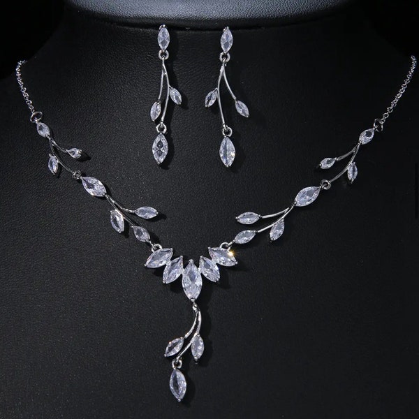 Sparking Bridal Jewelry Set Silver Bridal Necklace & Earring Bride’s Jewelry Set Prom Jewelry Set Platinum Plated Silver necklace for Prom