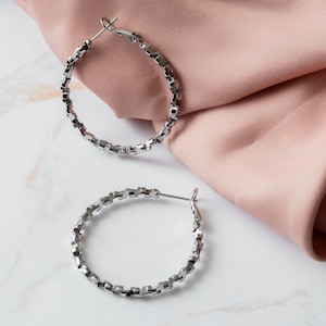 Créoles en argent avec note manuscrite pour femme, boucles d'oreilles cocktail message personnalisé, idée cadeau bijoux parfaite pour petite amie
