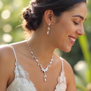 Beautiful Bridal Jewelry Set, Dainty Wedding Silver Necklace & Earring Set Leaf Shape Statement Necklace for Bride Prom Jewelry Gift for Her