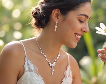Beautiful Bridal Jewelry Set, Dainty Wedding Silver Necklace & Earring Set Leaf Shape Statement Necklace for Bride Prom Jewelry Gift for Her