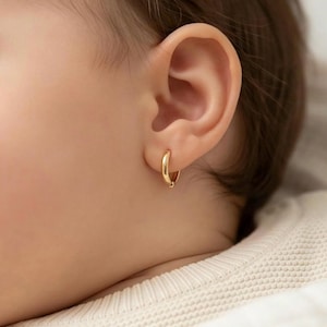 Pendientes de aro pequeños para niños, aretes de aro dorados para niñas y mujeres, joyería minimalista, delicada y duradera para bebés y niños pequeños, ideal para regalar.