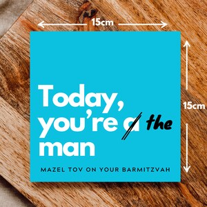 Puede incluir: Una tarjeta azul con texto blanco que dice "Today, you're a man" y "Mazel Tov on your Bar Mitzvah". La tarjeta mide 15 cm por 15 cm.