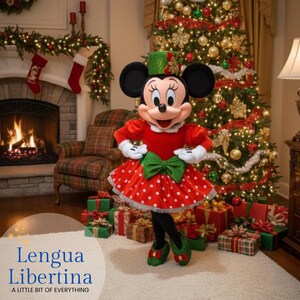 May include: Minnie Mouse in a red dress with white polka dots and a green bow, standing in front of a Christmas tree. She wears a green hat and shoes. The background includes a fireplace, stockings, and wrapped gifts. The text "Lengua Libertina" is at the bottom.