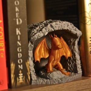 Resting Dragon Book Nook | Decorative Bookshelf Decor