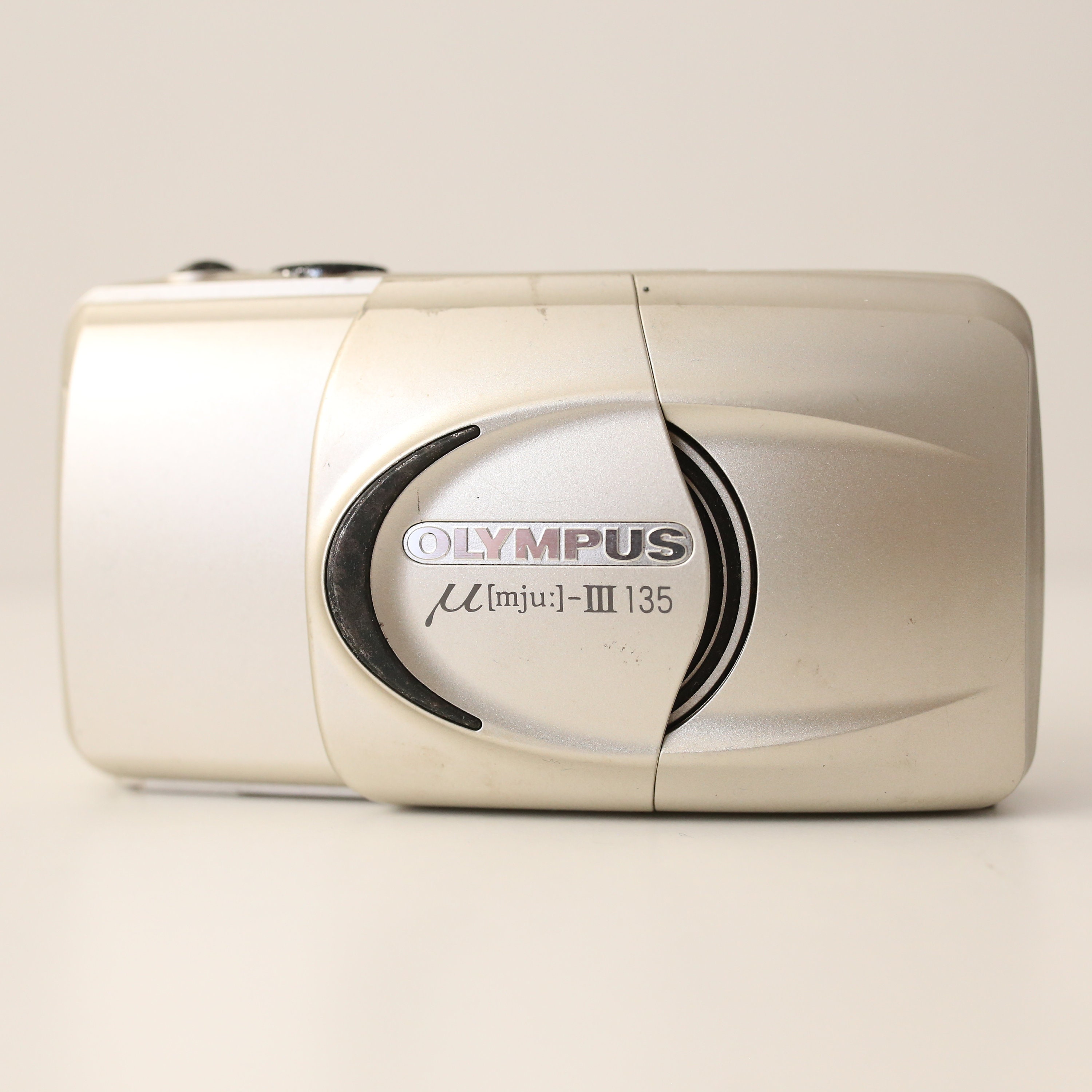 Olympus µmju: III Zoom 135 Gold Film Camera With 37,5-135mm Olympus µmju: III Zoom 135 Gold Film Camera With 37,5-135mm