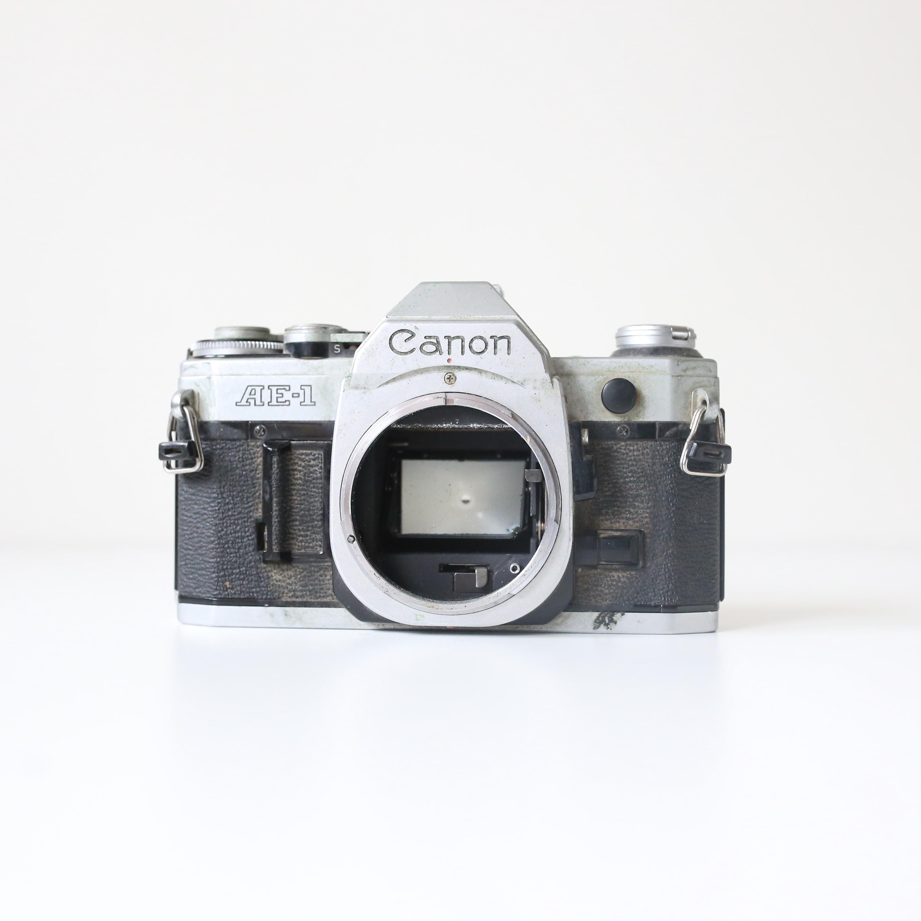 Canon AE-1 SLRカメラボディ - フィルムテスト済み、完全に動作する
