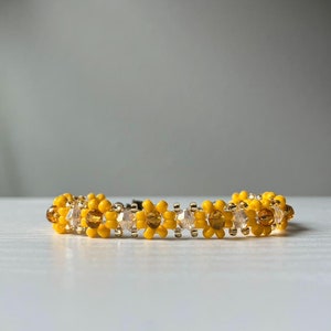 Sunflower bracelet, Beaded flower bracelet gold, Dainty floral bracelet, Aesthetic flower bracelet, Sunflower bead bracelet, Gift for her