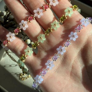 Pastel Spring Flower Bracelet, Dainty Beaded Bracelet, Soft Floral Jewelry