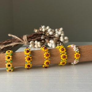 Beaded sunflower ring, Cottagecore sunflower daisy ring, Dainty stackable flower ring, Boho handmade floral jewelry