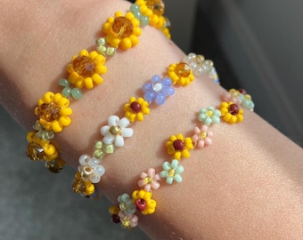 Sunflower daisy bracelet,  Beaded flower bracelet gold, Dainty floral bracelet, Aesthetic boho bracelet, Handmade jewelry