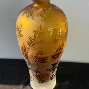 Unmarked European Art Glass Vase Amber Frosted Etched Leaf Pattern MPN 6496
