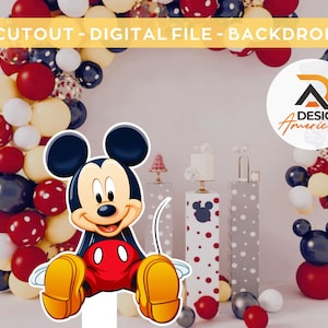 Könnte beinhalten: Ein roter, gelber und schwarzer Ballonbogen mit weißen Punkten. Vor dem Bogen befindet sich ein Cartoon-Ausschnitt von Mickey Mouse. Der Bogen befindet sich vor einer weißen Wand mit einem grau-weißen Polka-Dot-Hintergrund.