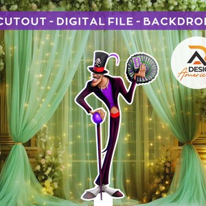 Puede incluir: Recorte de un personaje de dibujos animados con un traje morado, sosteniendo un bastón y un abanico de cartas. El fondo presenta cortinas verdes y arreglos florales. El texto "CUTOUT - DIGITAL FILE - BACKDROP" está en la parte superior. También se ve un logotipo de Design America.