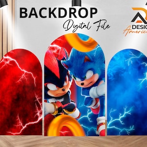 Puede incluir: Un archivo digital de telón de fondo con tres paneles arqueados. Los paneles muestran un fondo rojo con rayos blancos, una escena con Sonic y Shadow y un fondo azul con rayos blancos. El texto "BACKDROP Digital File" está en la parte superior.