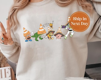 Koszulka z filmu „Toy Story: Crossing Road”, koszulka z Buzzem Lightyearem, koszulka z postaciami z Pixara, koszulka z pachołkiem drogowym z filmu „Toy Story”, koszulka z rodzinną wycieczką Disneya 10262089