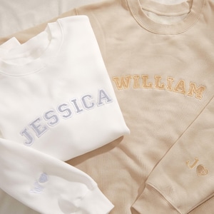 Sudadera con corazón con inicial bordada personalizada y nombre de pareja, sudadera a juego para pareja con inicial en la manga, sudadera con capucha para pareja, regalo para pareja