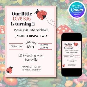 Puede incluir: Una invitación de cumpleaños rosa y blanca con una ilustración de mariquita. La invitación dice "Our little LOVE BUG is turning 2" e incluye la fecha, la hora y la ubicación de la fiesta. También se incluye información de RSVP.