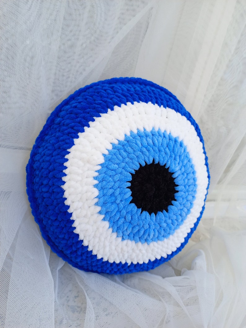 Oreiller mauvais œil grande taille oreiller en peluche décoratif bleu oreiller mauvais œil en tricot oreiller cadeau pour elle image 1