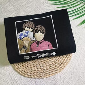 Sudadera bordada personalizada, suéter con texto personalizado, más opciones de color, más opciones de fuente, cuello redondo personalizado, camiseta con código de Spotify personalizado