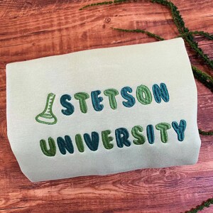 CUSTOM University Bubble Letter bordado Crewneck, sudadera con capucha de la escuela secundaria, sudadera de la tripulación universitaria, graduado universitario, nombre de la letra de burbuja personalizada