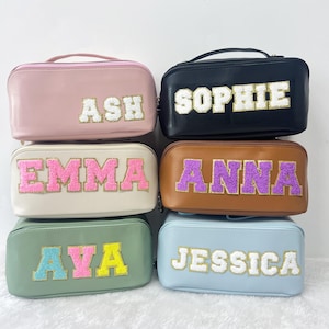 Bolsa de maquillaje de cuero personalizada, bolsa de cosméticos con nombre y letras de chenilla personalizada, regalos de dama de honor, regalo de despedida de soltera, regalo para novia