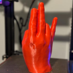 Escultura de mão impressa em 3D
