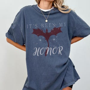 basgiath war college
bookish gift
bookish merch
dragon rider
fourth wing
fourth wing merch
fourth wing shirt
iron flame
tairn
violent little thing
xaden riorson
xaddy shirt
rebecca yarros lover