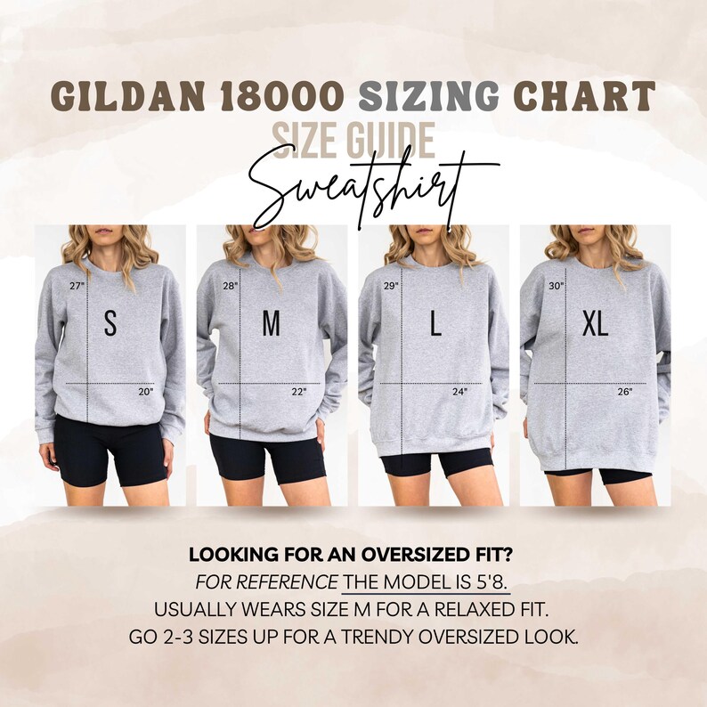 Puede incluir: Una gu&iacute;a de tallas para sudaderas Gildan 18000. La imagen muestra cuatro modelos con sudaderas grises en tallas S, M, L y XL. Las medidas se proporcionan en pulgadas. El texto en la parte inferior aconseja sobre c&oacute;mo lograr un ajuste oversize.