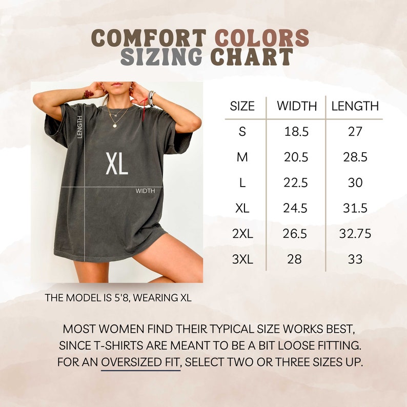 Op de afbeelding: Maattabel voor een loszittende T-shirt. De tabel toont de breedte- en lengtemaat in inches voor maten S tot 3XL. Het model draagt maat XL.