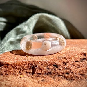 Soothing Beach Real Shells and Sand round cut Resin Ring