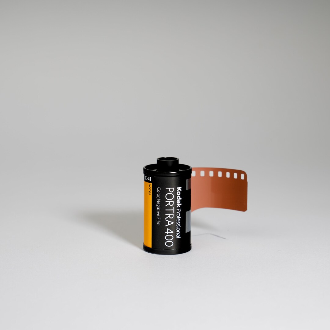 YASHICA Sapphire 70s Limited Edition – Film Couleur 135-24 Poses ISO 400 – Tons De Peau Naturels Et Couleurs Vibrantes