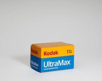 Película Kodak UltraMax 400 de 35 mm en color – ISO 400 / 24 exposiciones / Nueva y sellada