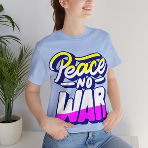 Frieden kein Krieg T-Shirt, Anti-Kriegs-T-Shirt, Aktivisten-Mode, Erklärung zur Gewaltlosigkeit, bunte Blasenbeschriftung