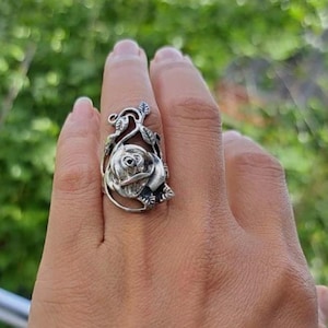 CLIMBING ROSE FLOWER シルバーリング フラワーパターンのローズリングは、925 スターリングシルバーから手作りされ、抽象的なリング ボヘミアン アールデコです。