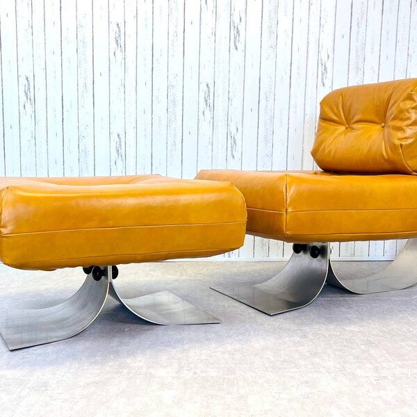 Alta Mobilier International Oscar Niemeyer armchair