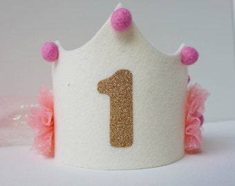 Couronne personnalisée pour le premier anniversaire, couronne en feutre, cadeau personnalisé pour fille, chapeau de fête d'anniversaire, tenue de princesse, couronne d'habillage de fée