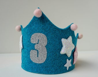 Couronne personnalisée en feutre, couronne d'anniversaire, premier anniversaire, cadeau personnalisé pour fille, chapeau de fête d'anniversaire, tenue de princesse, couronne de déguisement