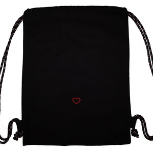 schwarzer Turnbeutel mit Herz bestickt Tasche Rucksack Geschenkidee Made in Germany 9 Farben Blitzversand aus dem Allgäu