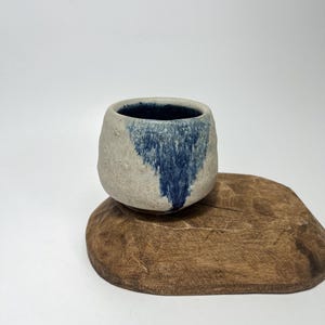 Handgemachte Studio-Keramik kleine Keramik Steingut Tasse Schüssel. Künstler signiert