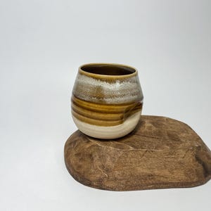 Handgemachte Studio-Keramik kleine Keramik Steingut Tasse Schüssel. Künstler signiert
