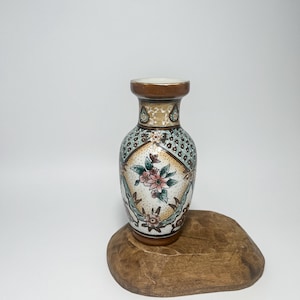 Vintage Chinese vase hand-painted with intricate moriage floral designs
