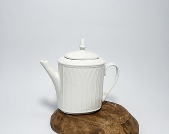 Vintage Homer Laughlin Ironstone Diamond Pattern Gothic USA - Tea Pot and Creamers