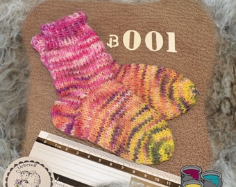 Babysöckchen Größe 62/68-Handgestrickte Wollsocken-aus handgefärbter Wolle-jedes Paar ein Unikat-haustier- und raucherfreier Haushalt