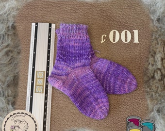 Babysöckchen Größe 74/80-Handgestrickte Wollsocken-aus handgefärbter Wolle-jedes Paar ein Unikat-haustier- und raucherfreier Haushalt