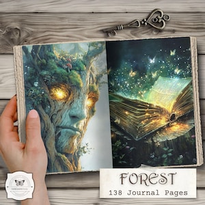 Peut inclure: Journal ouvert sur le th&egrave;me de la for&ecirc;t fantastique. Une page pr&eacute;sente un visage d'arbre aux yeux brillants, l'autre montre un livre ouvert avec des pages lumineuses et des papillons. Le journal contient 138 pages et le mot "FOREST" est imprim&eacute; en bas.