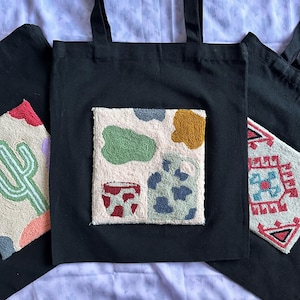 Zwarte canvas draagtas | Handgemaakt borduursel met punchnaald