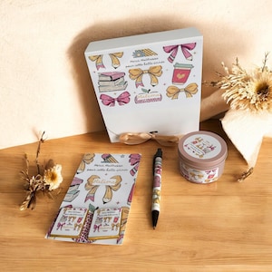 Coffret cadeau maîtresse personnalisé – Bougie, stylo, carte chocolats – Merci maîtresse fin d’année – Cadeau original école