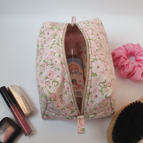 Floral Makeup Bag, Quilted Makeup Bag, Girly Cosmetic Bag, Floral Cosmetic Pouch, Travel Makeup bag, Zipper Bag, Toiletry Organizer